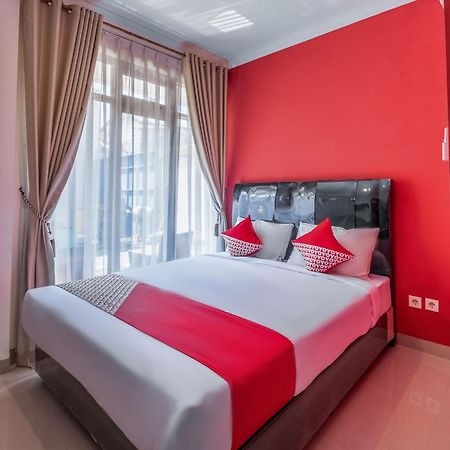 Oyo Collection O 1032 Rahayu Residence Syariah Cirebon Kültér fotó