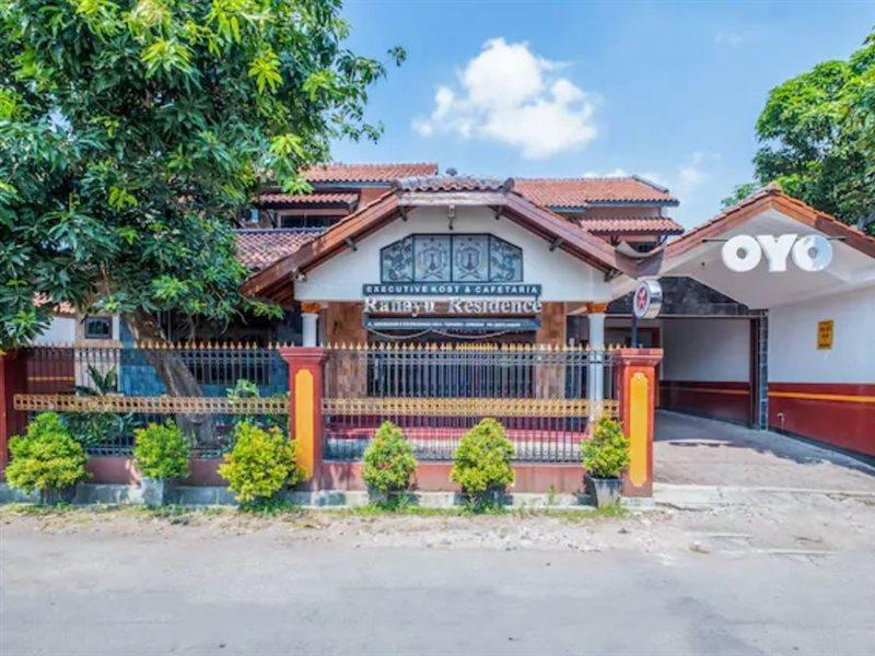 Oyo Collection O 1032 Rahayu Residence Syariah Cirebon Kültér fotó