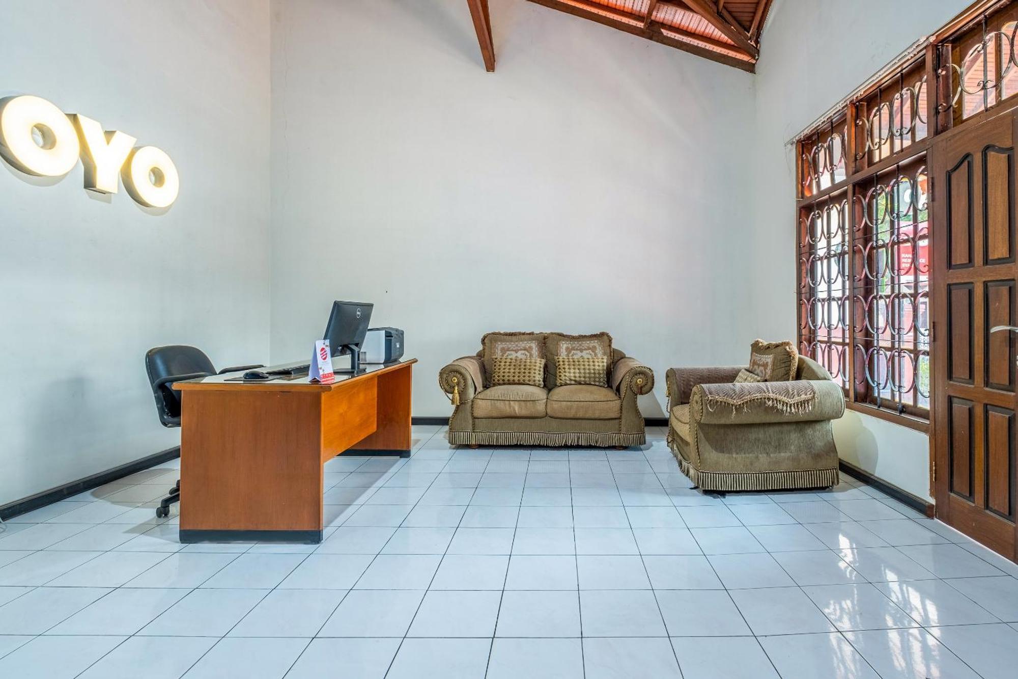 Oyo Collection O 1032 Rahayu Residence Syariah Cirebon Kültér fotó